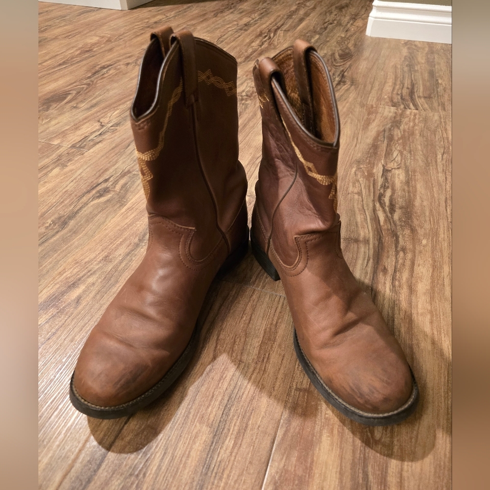 Justin Heritage Distressed Brown Leather Cowboy Boots